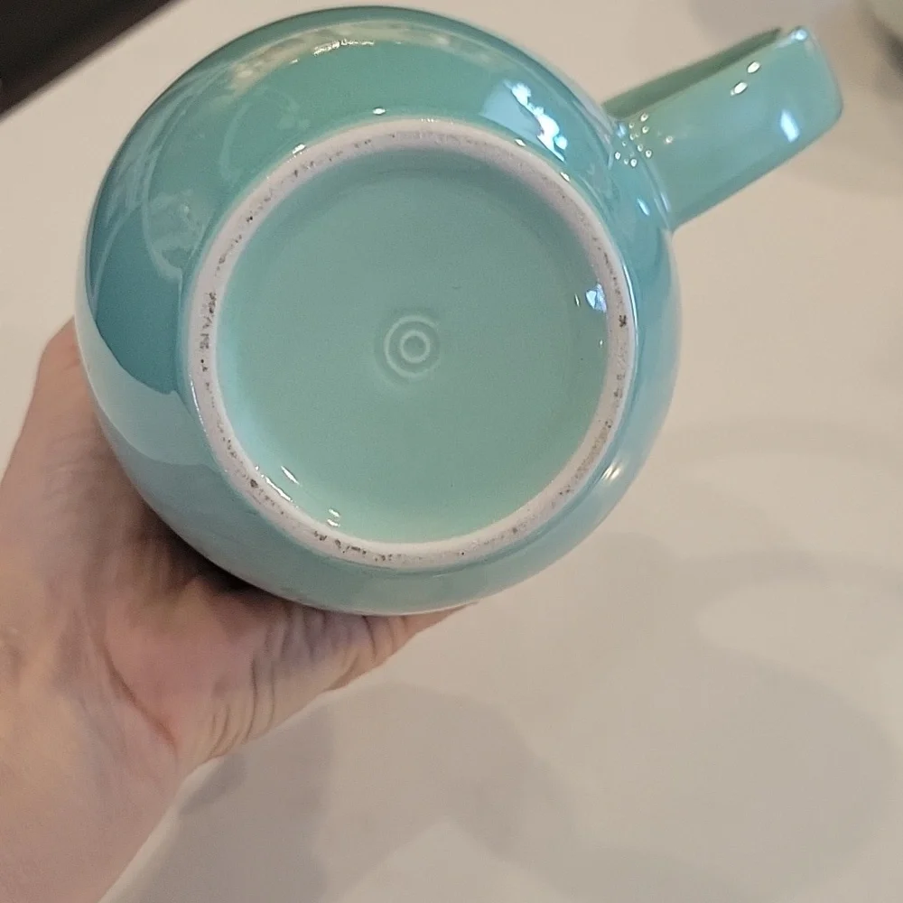Like New Le Creuset Cool Mint Pitcher